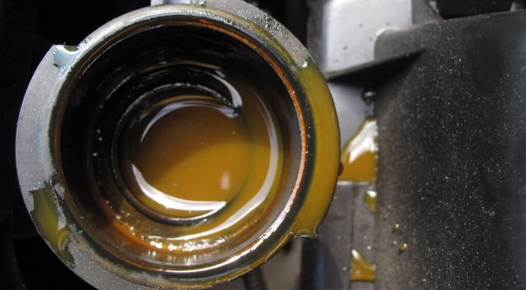 Qué hacer cuando hay aceite en el refrigerante de mi coche?